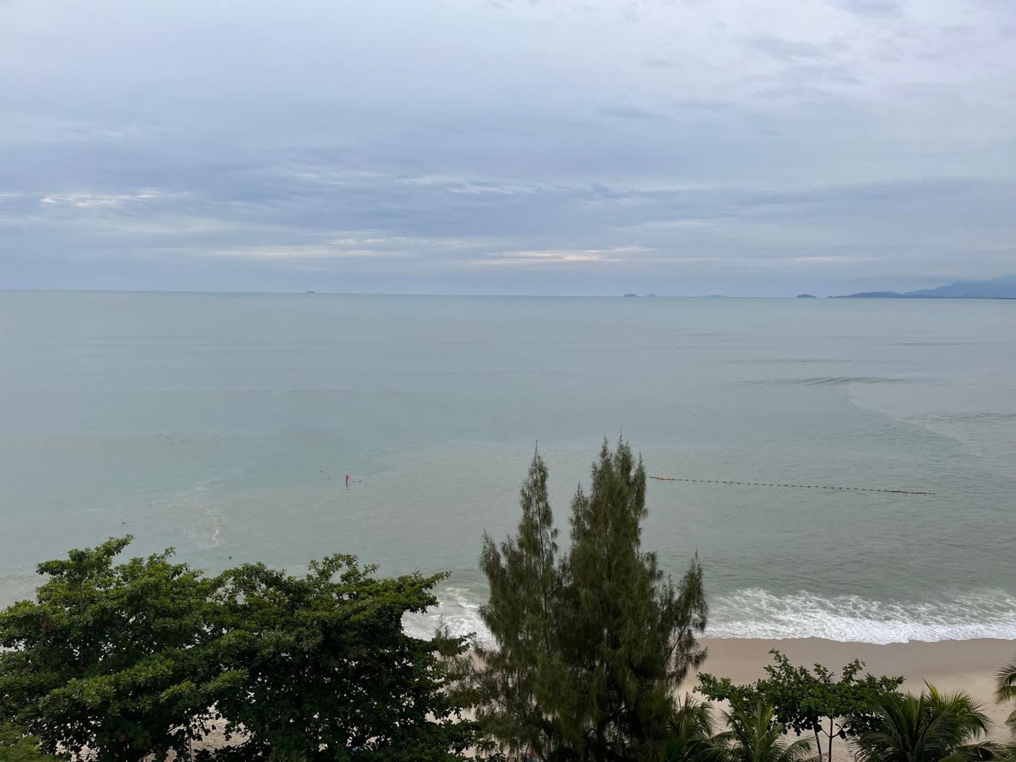 Hotel Paradise By The Sea In Penang By Veron At Rainbow Paradise Tanjung Bungah  Zewnętrze zdjęcie